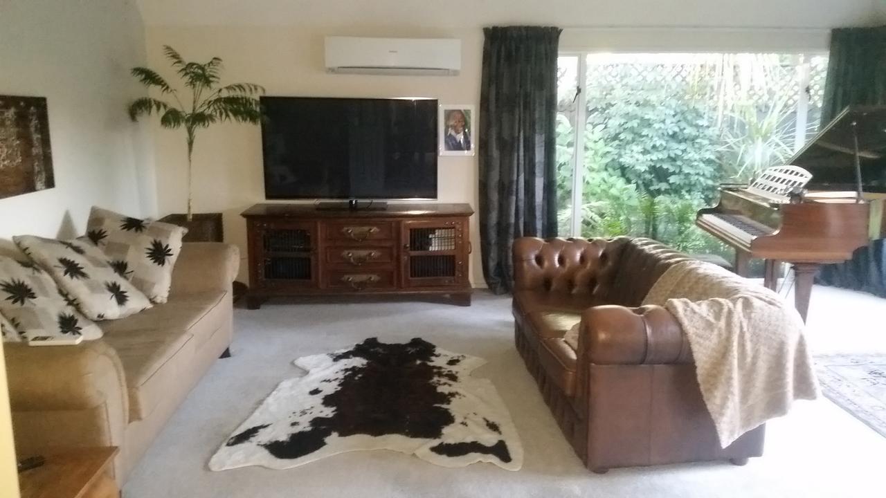 Berni'S Boutique Bnb Christchurch Exterior photo